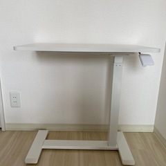 高さ調節可能なラップトップテーブル