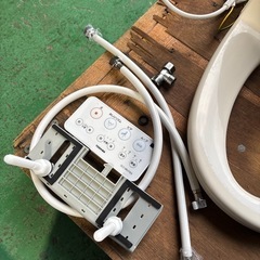 【2024年製】TOSHIBA 温水洗浄便座　ウォシュレット　トイレ（動作確認済み）　の画像