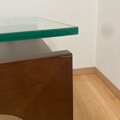 ガラステーブルの画像