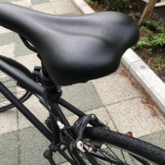 amadanaクロスバイク マットブラック 700C 7段変速 オールブラックの画像
