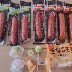 お菓子14個とチロルチョコきなこもちロッカー(シール付き)