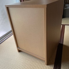 ナイトテーブルの画像