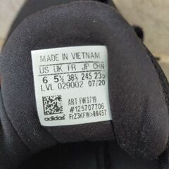 adidasスニーカー　24.5の画像