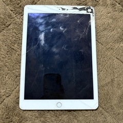 【引き取りに来てくださる方限定】iPad Air2 64GB 画面割れありの画像