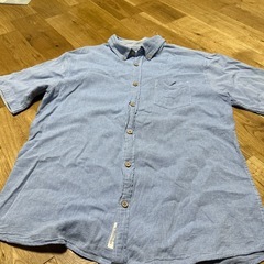 薄い水色のシャツ4L
