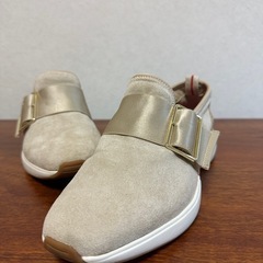 美脚スリムスニーカー 24cm ベージュ ABCマート運動靴
