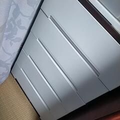 5段のプラスチックケースの画像