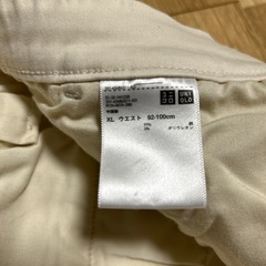 決まりました委託品ユニクロＸＬメンズクリーム色ストレッチパンツの画像