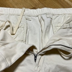 決まりました委託品ユニクロＸＬメンズクリーム色ストレッチパンツの画像