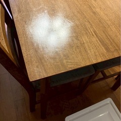 テーブル&椅子4脚の画像