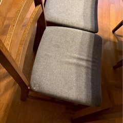 テーブル&椅子4脚の画像