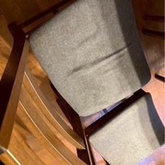 テーブル&椅子4脚の画像