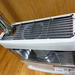 コロナ 煙突式輻射灯油ストーブ（Corona, RV-70BES）- 90L屋内燃料タンク＆煙突セット付きの画像