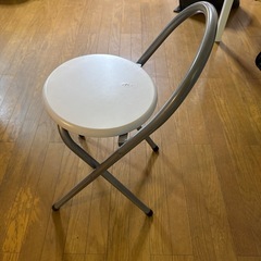 折りたたみスツールの画像
