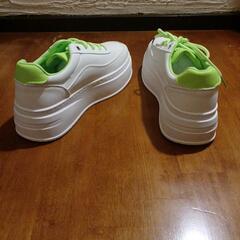 スニーカーの画像