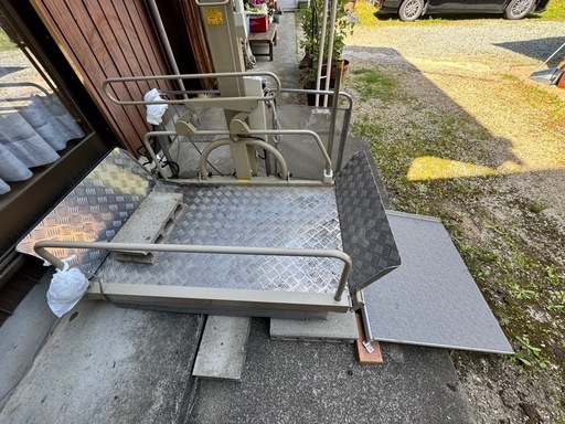 【中古超美品】　値引き歓迎　（株）いうら　車椅子用電動昇降機 UD-320 昇降機『車椅子用電動昇降機 UD-320』 いうら | イプロス