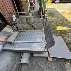車椅子用電動昇降機　UD-320の画像