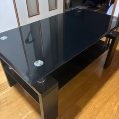 黒のガラステーブル