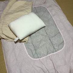 薄い綿布団+シーツ＋枕