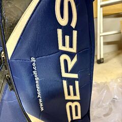 HONMA BERESゴルフセットとミニキャディバッグの画像