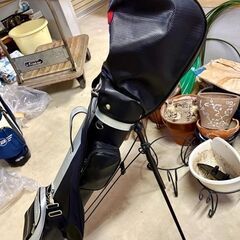 HONMA BERESゴルフセットとミニキャディバッグの画像