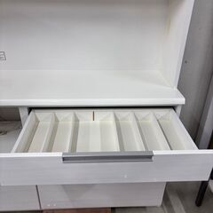  23668  3枚ガラス扉 キッチンボード 幅120㎝ NITORI   ◆大阪市内・東大阪市他 6,000円以上ご購入で無料配達いたします！◆ ※高槻・枚方方面◆西宮・尼崎方面◆生駒方面　それぞれ条件付き無料配送あり！            の画像