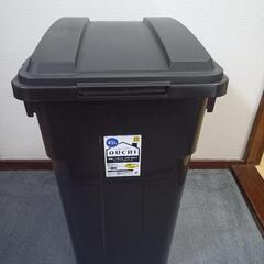 45lのゴミ箱 蓋付き 黒の画像