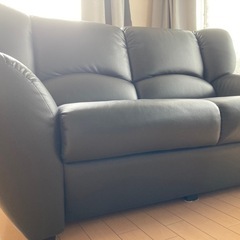 美品 ダークグレー 2人掛けソファの画像