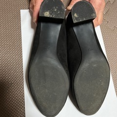 黒のパンプスの画像