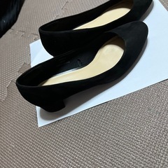 黒のパンプスの画像