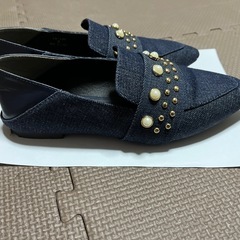 デニムパンプスの画像