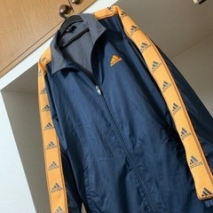 adidas ナイロンジャケットの画像