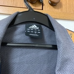 adidas ナイロンジャケットの画像