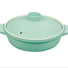 アラモード レンジ調理鍋 18センチ 新品未使用未開封 パウダーグリーン  「火を使って調理するのは苦手」「一人分の鍋料理をつくりたい時がある」「調理時間を短縮したい」そんなお悩みを解決するキッチンツールがレンジ調理鍋です。  ●ひとり鍋にちょうどいいサイズ  ●失敗知らずのレンジ調理鍋です。火を使わないので、安全かつ暑い日の料理にも最適です。  ●コンパクトでキッチンに置いてあるだけでもかわいいデザイン。  ●軽くて便利なサイズなので食卓にそのまま出すことができます。  ●食洗機対応  ごの画像