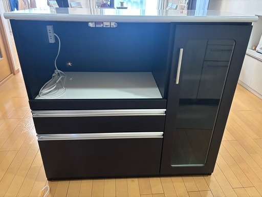 キッチンボード、食器棚、カップボード　