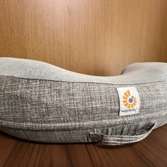 エルゴベビー 授乳クッション ベルト付ナーシングピロー 