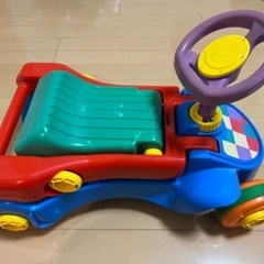 おもちゃの車