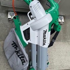 枯葉集塵機　(落ち葉を吸い取って粉々にしてくれます)