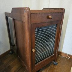 電話台なのかな。