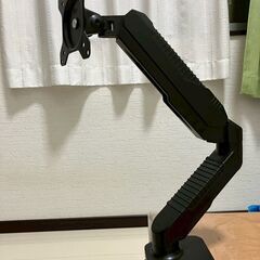 液晶ディスプレイとモニターアームの画像