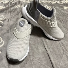 PUMAスニーカーの画像