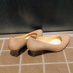 ベージュ パンプス 23.5cmの画像
