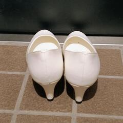 白パンプス 22.5cmの画像