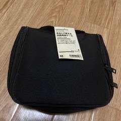 吊るして使える洗面用具ケースの画像