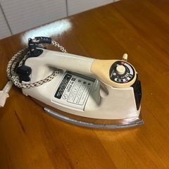 レトロなスチームアイロン　