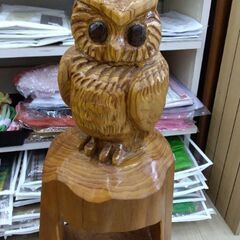 海外　輸入家具　天然木　一刀彫　フクロウ　花台の画像