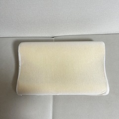 ニトリ 低反発枕 3次元立体構造まくら 首と頭にフィットする波型形状の画像