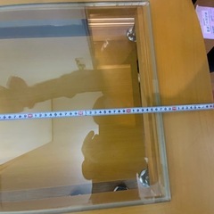 ガラステーブルの画像