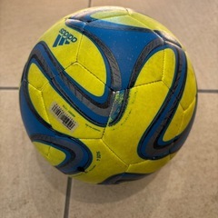 中古のサッカーボール　adidasの画像
