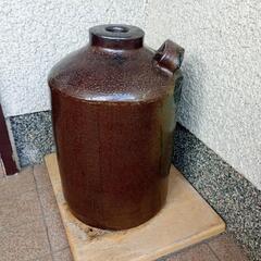 常滑焼の甕の画像